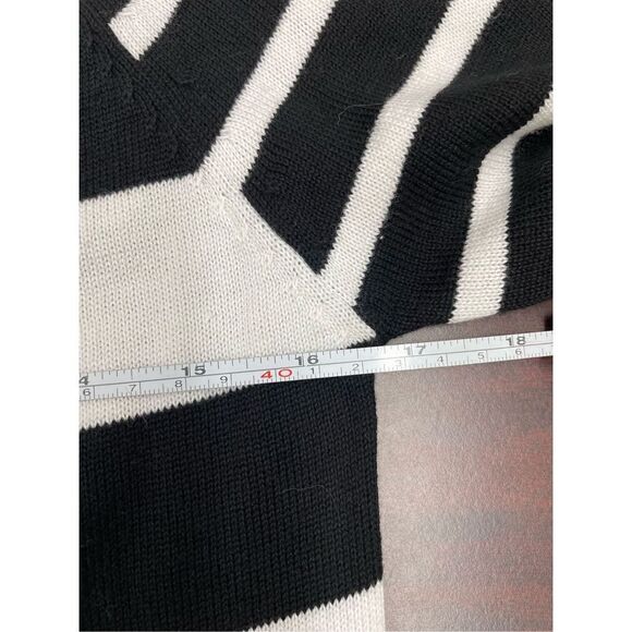 NWT Red Camel Atlas Ivory and Black Table Sweater Size Small - Picture 7 of 7